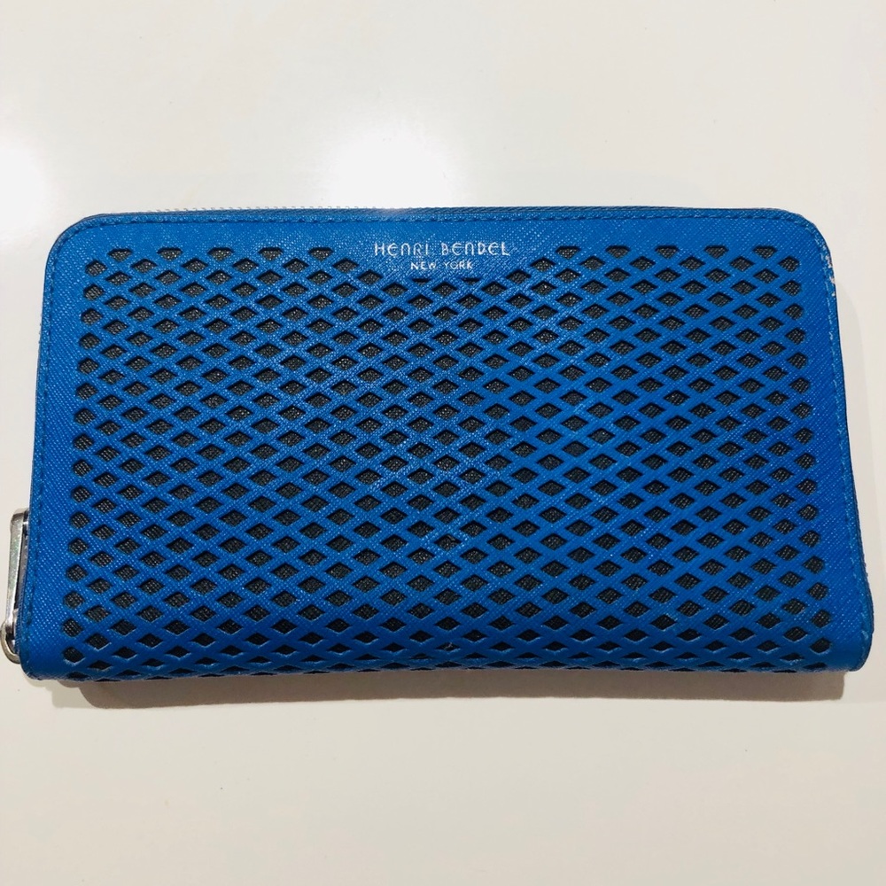 Henri Bendel Wallet. Excellent Condition. Fresh AF